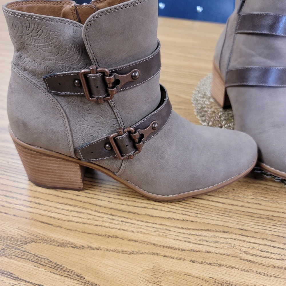 Booties - Picture 4 of 4
